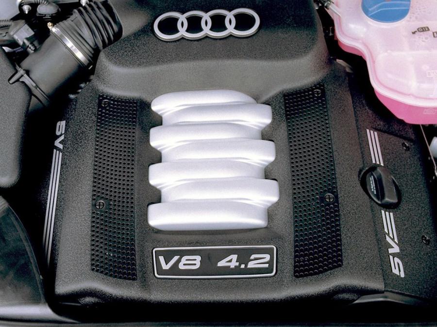 Моторный отсек Audi A6 4.2 Quattro Sedan (4B, C5) 1999 года  (фото 6 из 17)